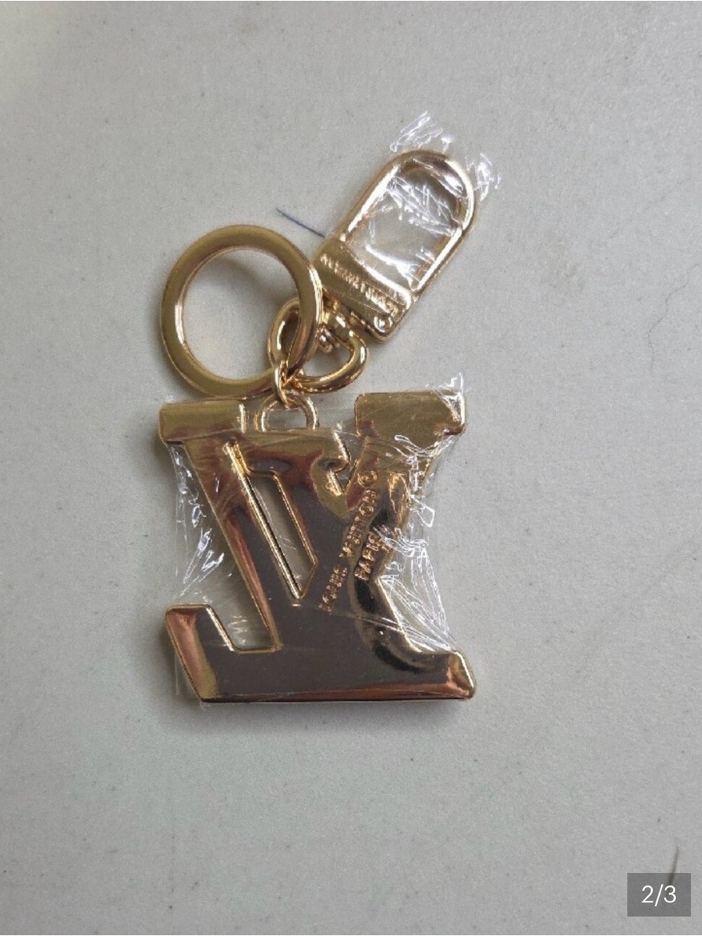 Louis Vuitton fashion key chain - Picture 2 of 2